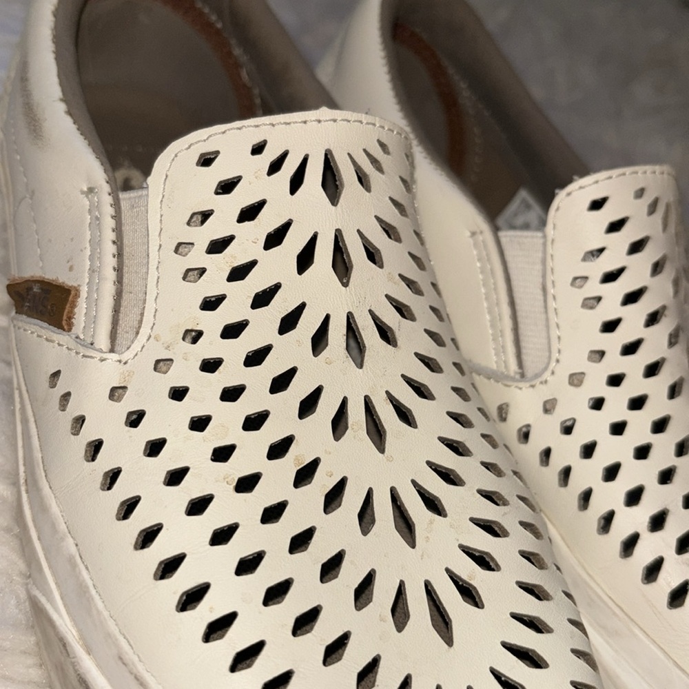 VANS UltraCush Classic Slip-On DX - Havana Perforated White Leather, Size 8 - Picture 5 of 16